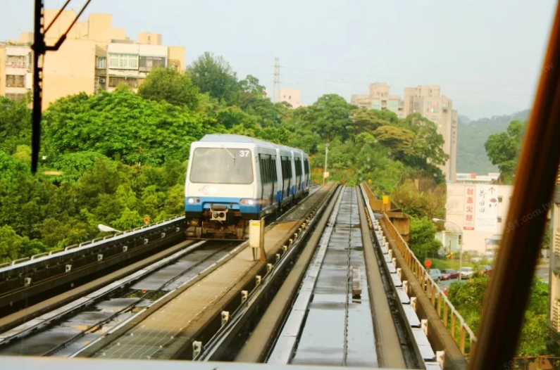 台北捷运板南线列车图片